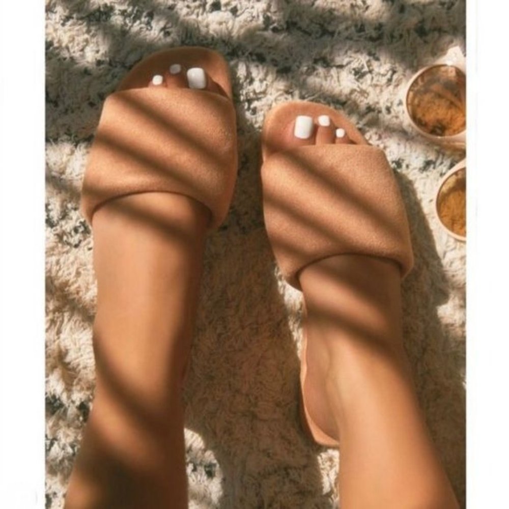 !! NEW !! Super Soft Slide Sandals in Blush - Picture 9 of 10
